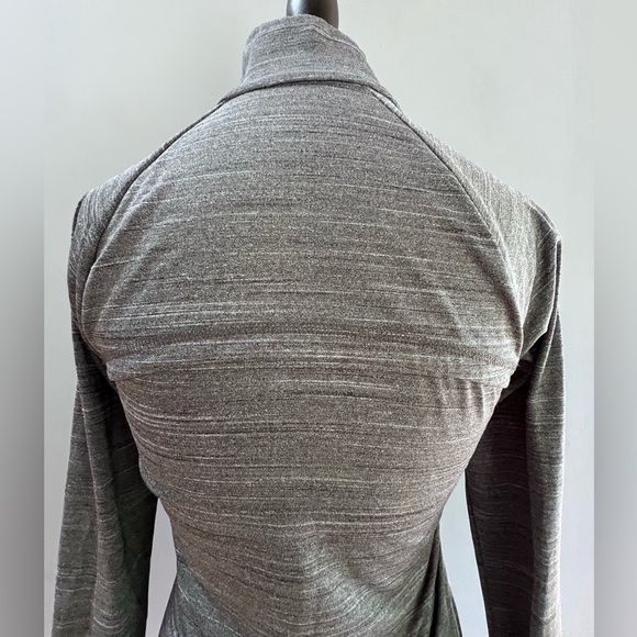 Reebok Women's 1/2 Zip Pullover Running Track Jacket Gray Size S Vented Fitted - Picture 4 of 12